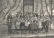 Klassenfoto ca. 1947/1948 mit Lehrerin Anna Benesch, Foto StAH