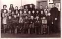 Klassenfoto 1957 mit Lehrerin Dorothea Widowitsch, Foto StAH