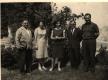 Lehrerfoto von 1966 (v.li.) Lehrer Johann Glaser, Lehrerin Dorothea Widowitsch,Lehrerin Adelheid Grabmann, Pfarrer Ikolaus Ruderer, Lehrer Ludwig Bachhuber, Foto StAH