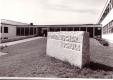 Eingang "Rothdauscher" Grundschule, Sommer 1968. Foto StAH